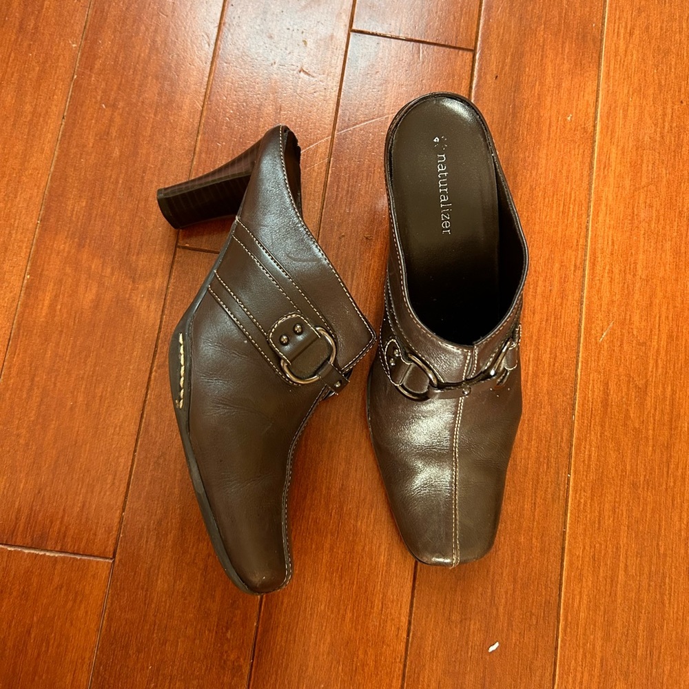 Amazing vintage brown mules!